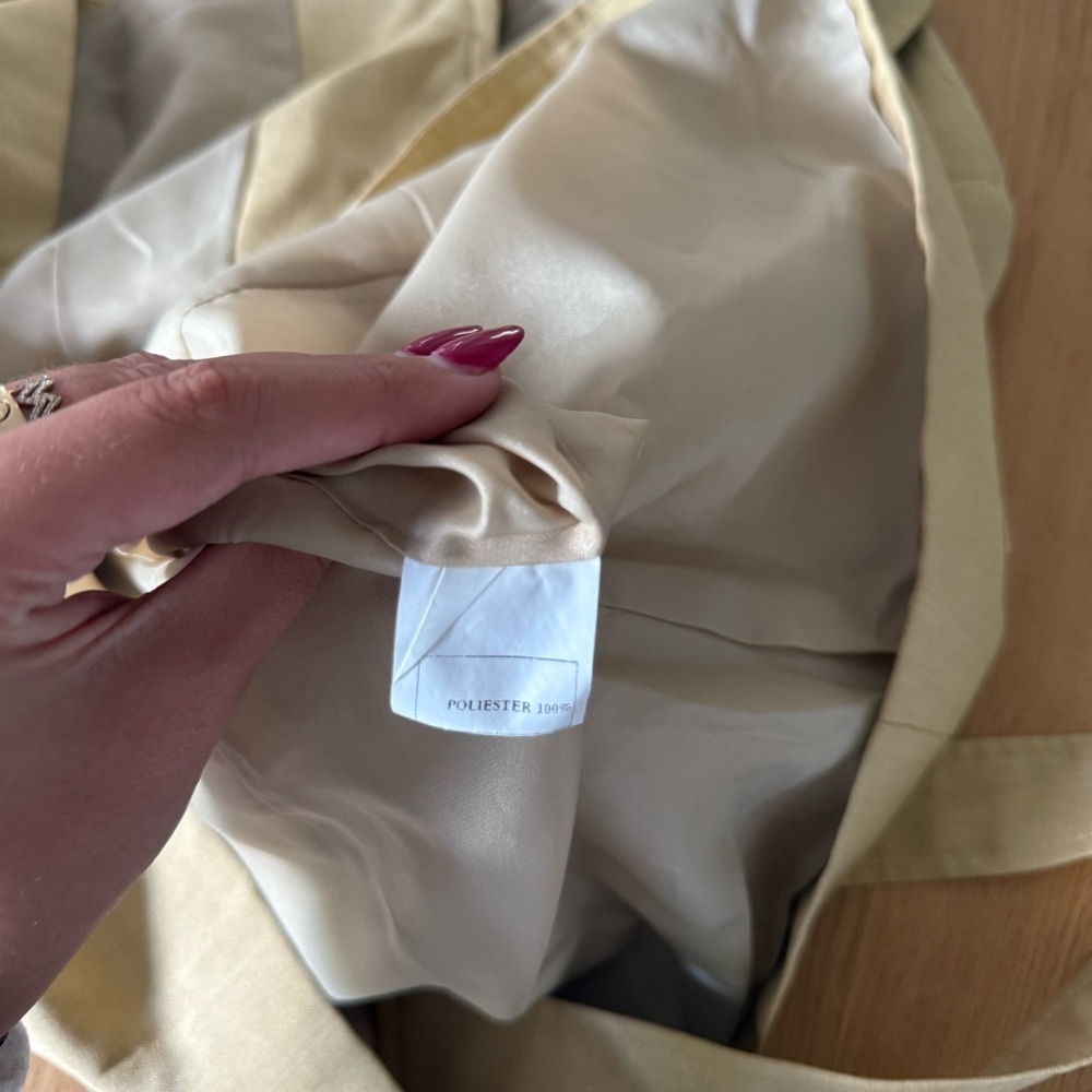 Vidrio Beige Short-Sleeve Trench Top - Picture 6 of 7
